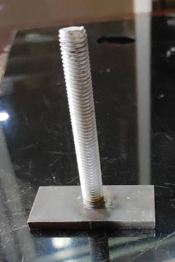 مسمار مع رأس بليت