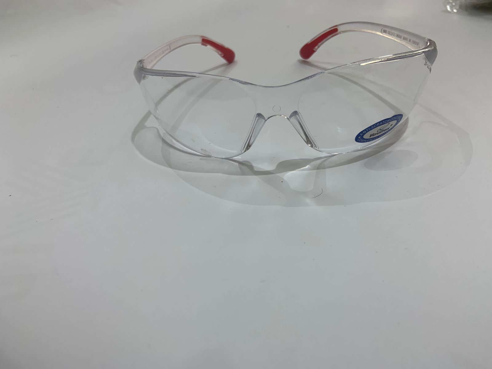 نظارات أمان شفافة